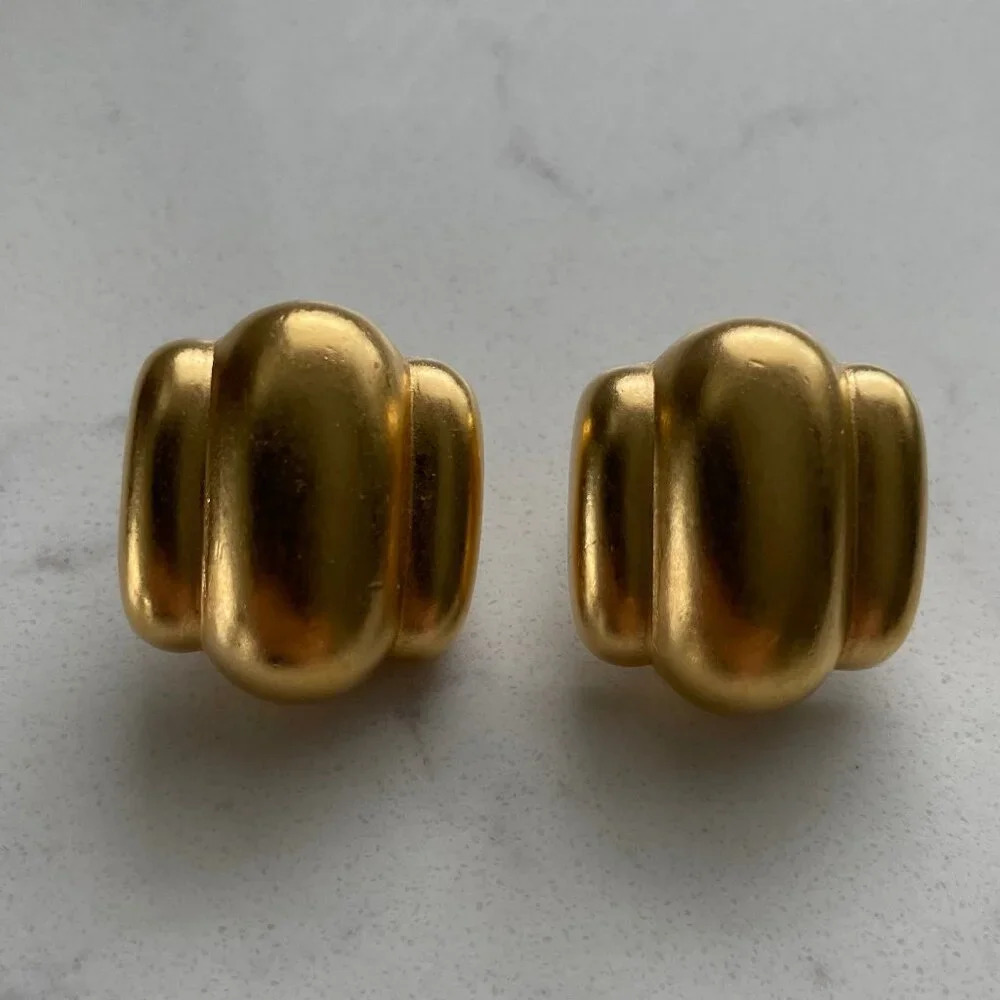 Vintage Art Deco Inspired Gold Tone Metal Pierced Earrings Sz OS - no stamp